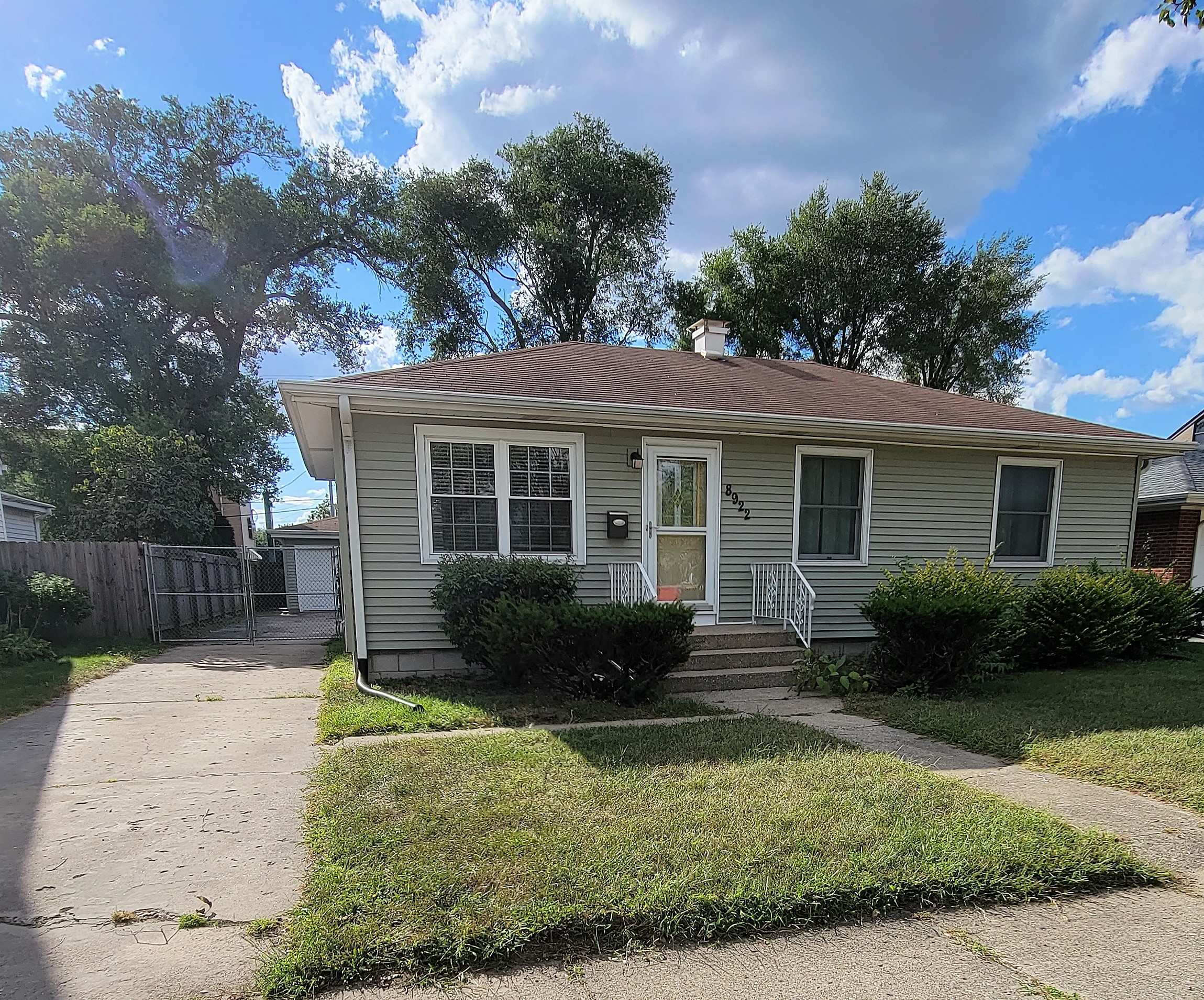 8922 Schneider Avenue